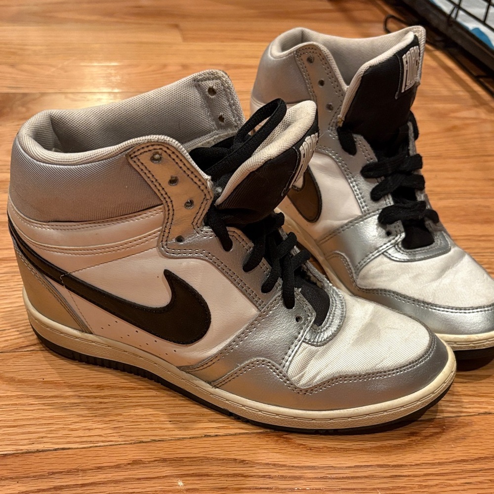 Force1 Women's High-Top Sneakers - Silver and Black